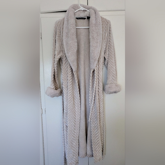 New W/Out Tags Robe Medium Long In Cream/Beige - Picture 8 of 9